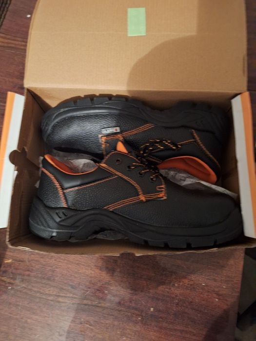 Работни обувки номер 43