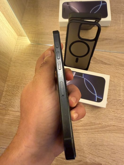iPhone 16 Pro 256GB Black Titanium - folie + husa, cutie originala