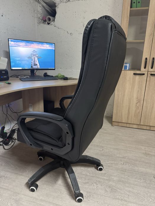 Кресло офисное кожанное