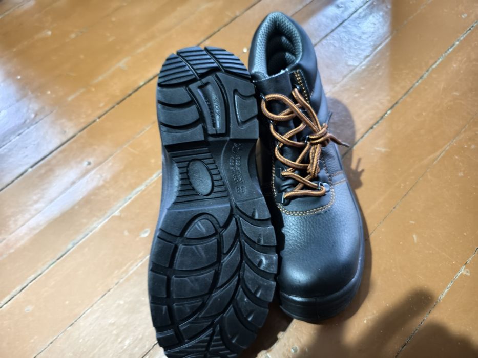 Продам ботинки защитны 38 размер