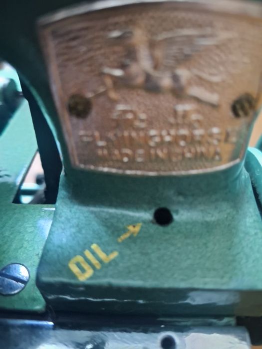 Продам оберлок. .