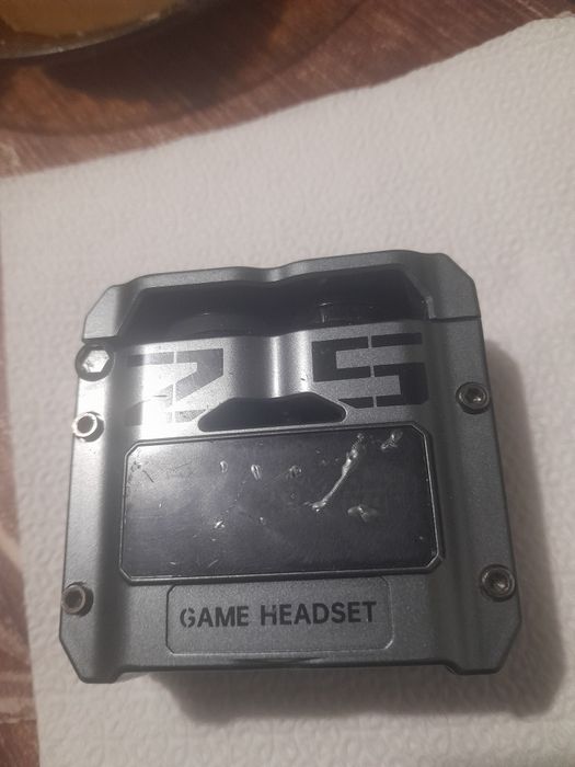 Apple слушалки различни