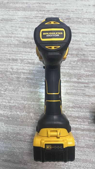 Шуруповерт Dewalt DCD996