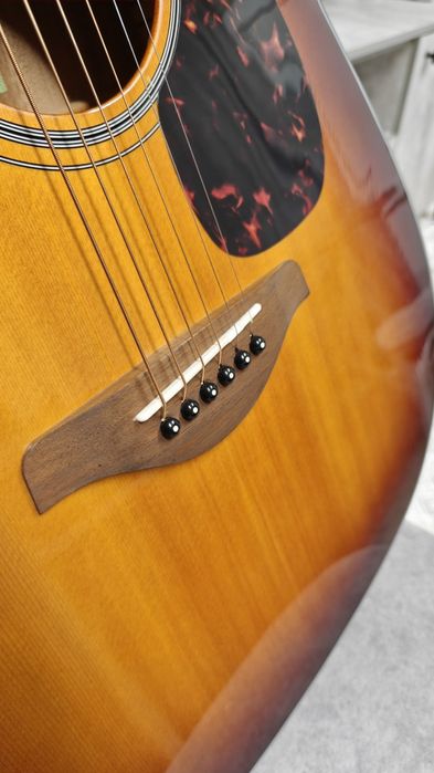 Продам гитару Yamaha FG800