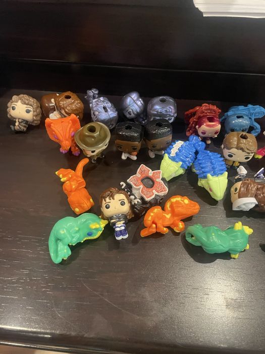 Продаютса фигурки Kinder Joy