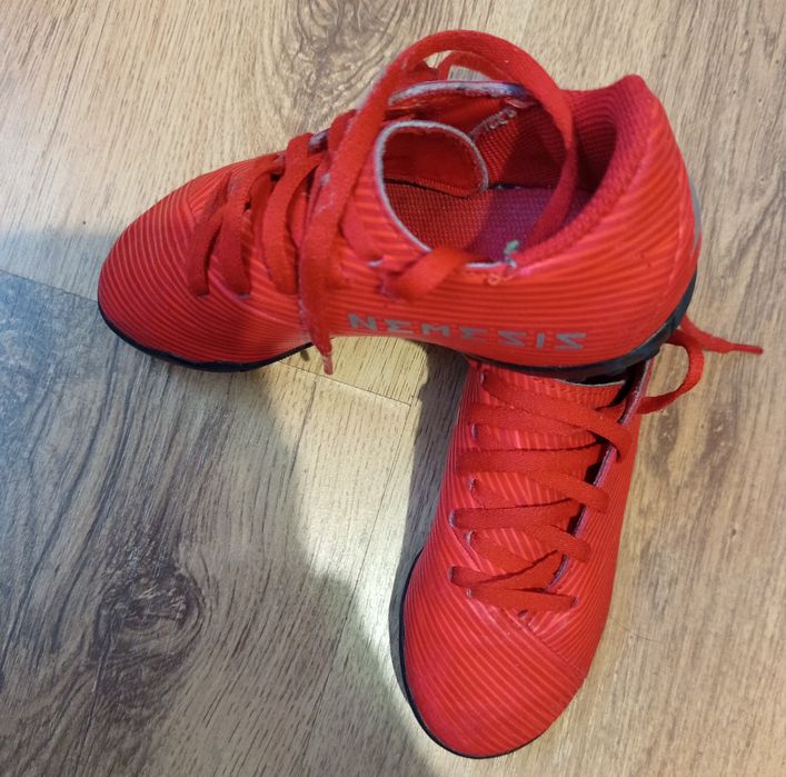 Футболни обувки и стоножки