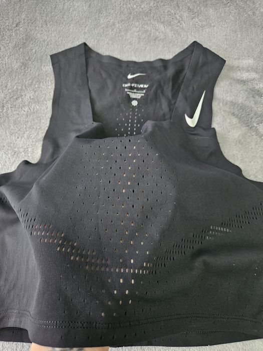 Безшевен  черен топ на NIKE