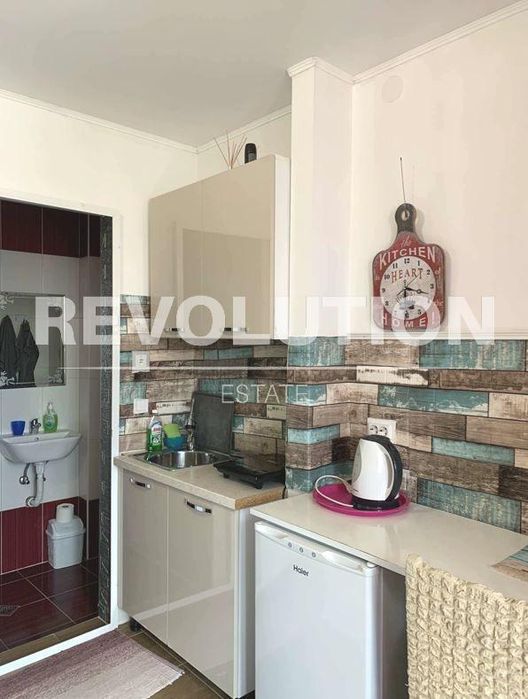 Дава се под наем Едностаен апартамент в Варна, Окръжна болница - 20 кв.м за 375 € - Снимка #2