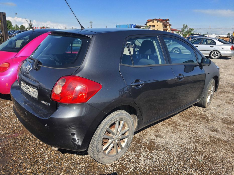 На части! Toyota Auris 2.0 D4D