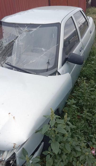 Продам 2110 в аварийной состоянии