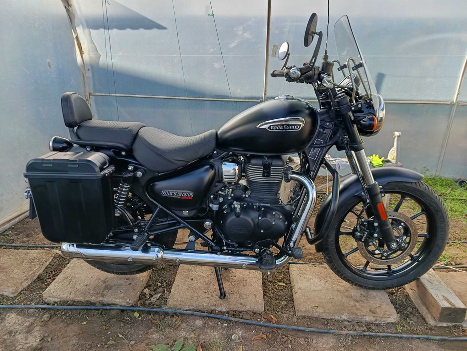 Vand/Schimb Royal Enfield Meteor 350 Stellar Black