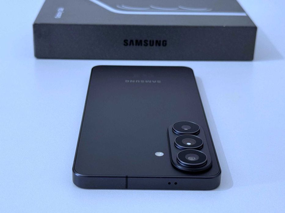 Бартер! НОВ! Samsung Galaxy S26 256GB Black (Черен) 18 Цикъла.