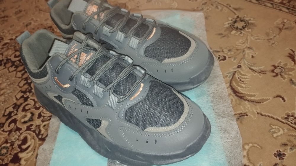 Кросовки, 40 размер примерно