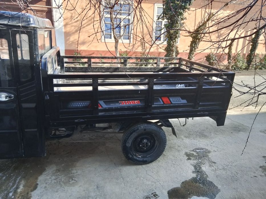 Pul zaril . 1 tonnalik elektr skuter sotiladi.