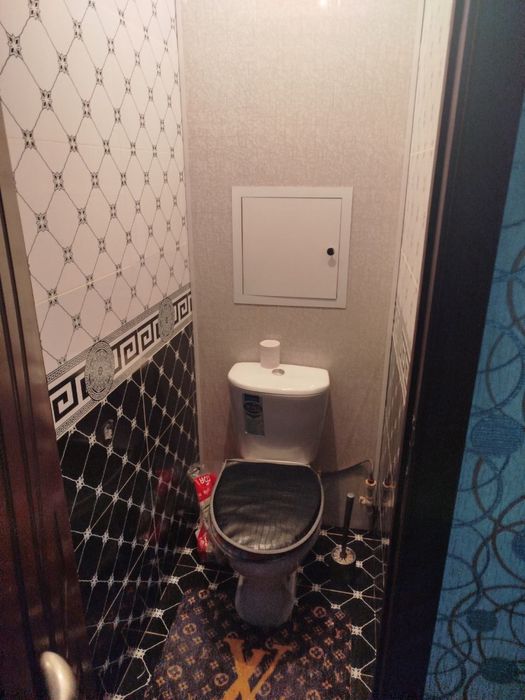 Чиланзар 11.  1 комнатная Срочно сдается.  Семейным