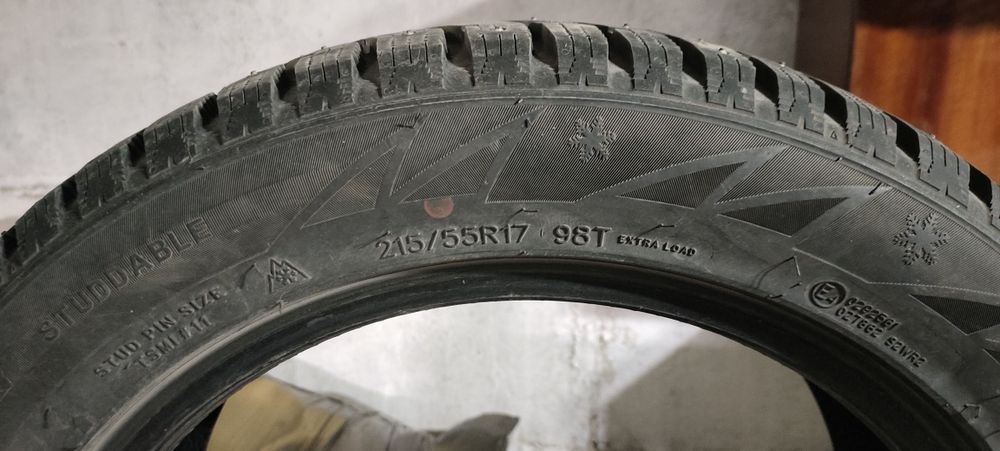 Продам зимнюю резину 215на55на17