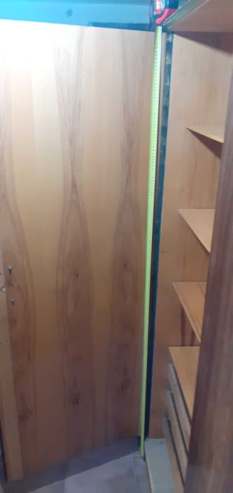 Трикрилен гардероб и скрин