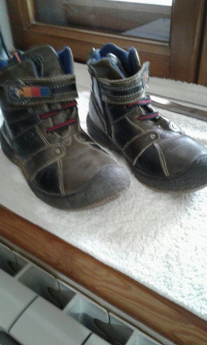 Продам школьную обувь р.28-30