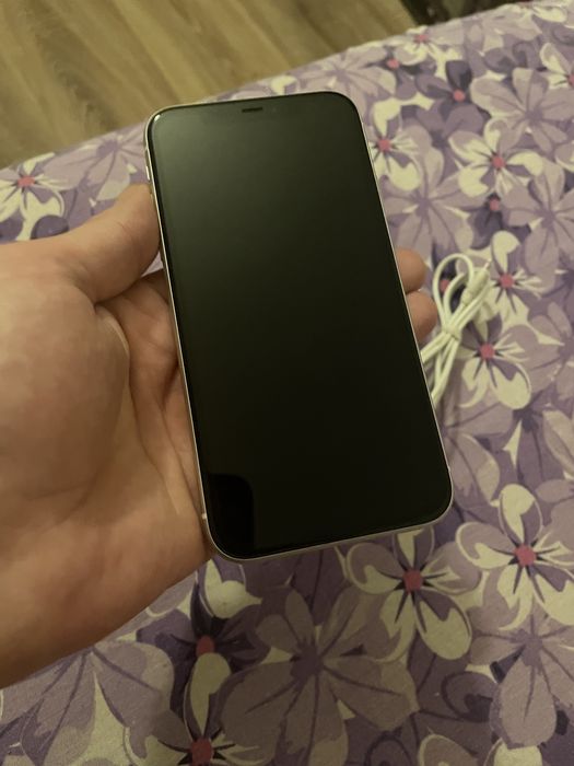 Vand iphone 11 liber de retea