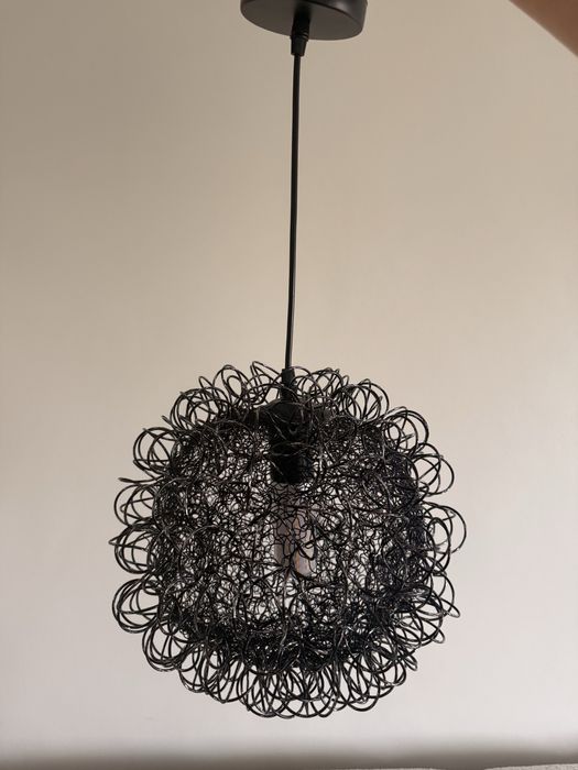 Lustra neagra metalica cu bec led inclus