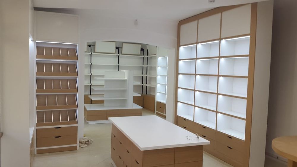 Продаю торговые стеллажи