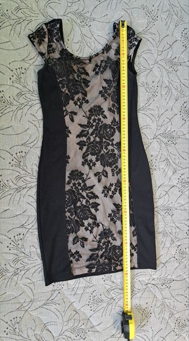 Дамска рокля, памучна материя с дантела в предната част, размер "S".