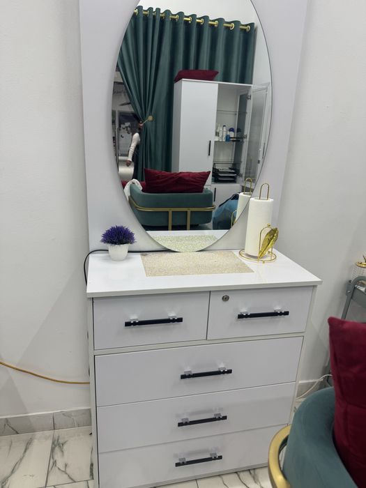 Комод с зеркалой