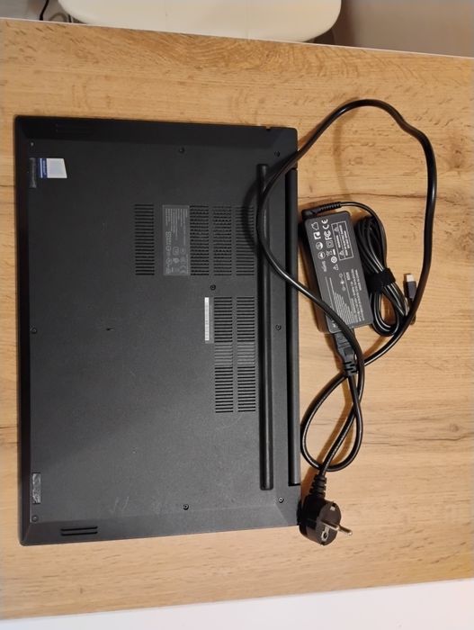 15.6 инча лаптоп Lenovo Thinkpad E590 - i5-8250, 8GB RAM, 256 SATA SSD