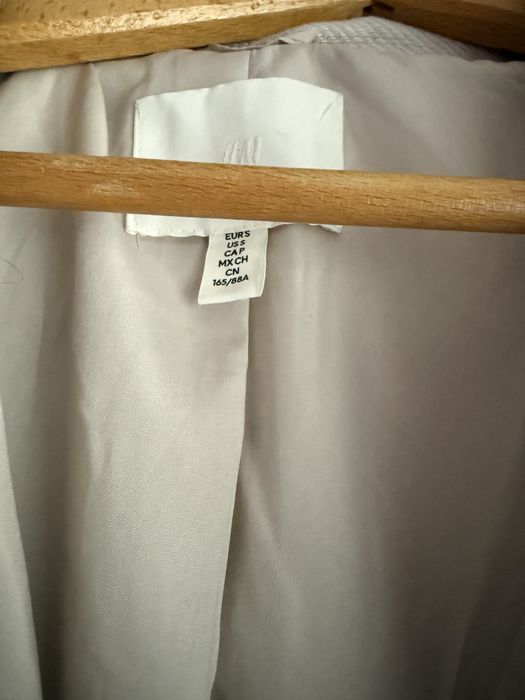 Продавам късо палто H&M