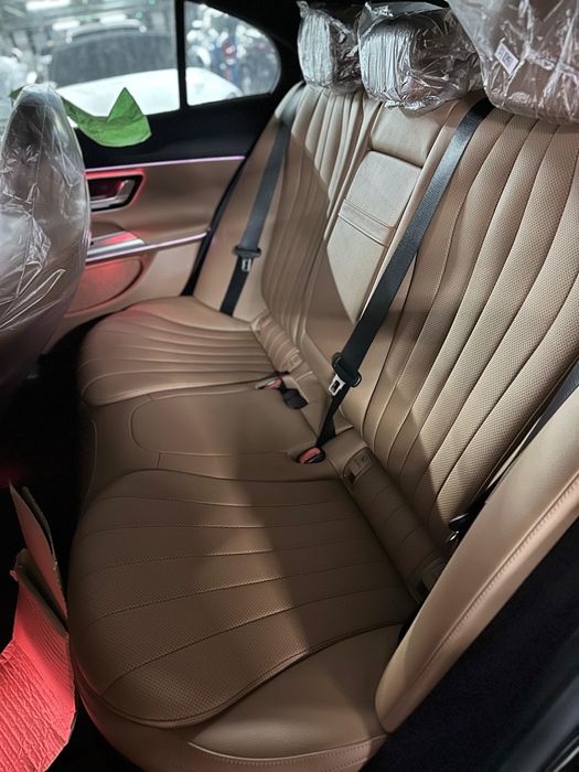 MERCEDES E300 AMG LINE 4Matic 140 anniversary