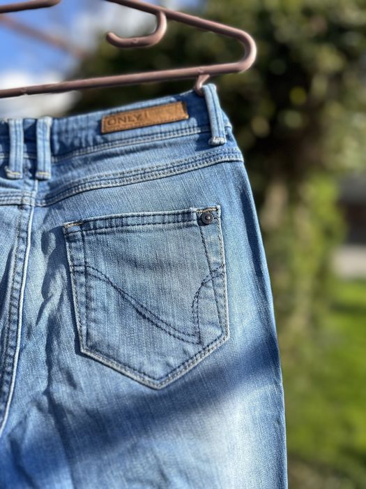 Светло сини накъсани дънки ONLY