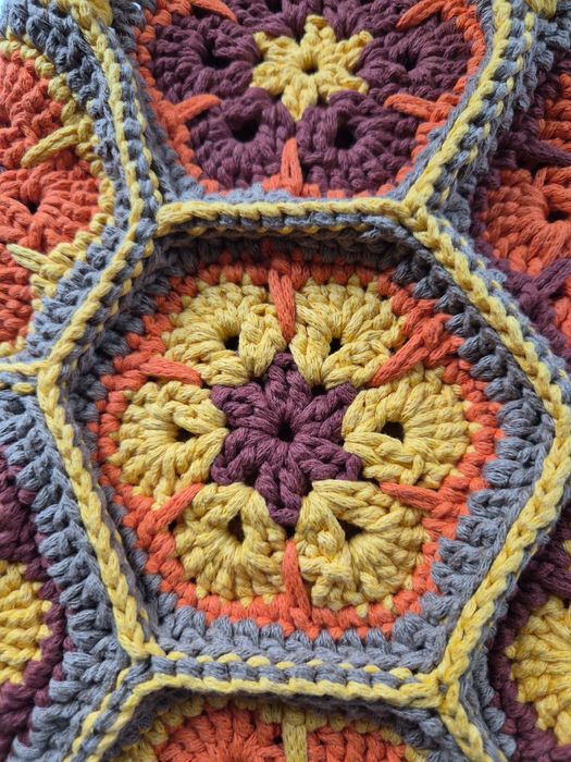 Чантата с хексагоните