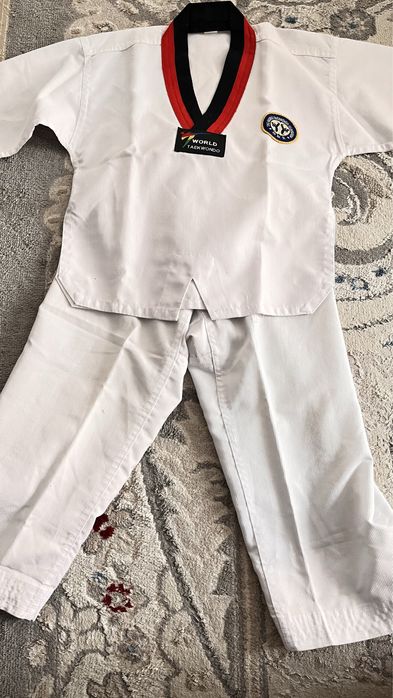 Продам кимоно для таэквондо