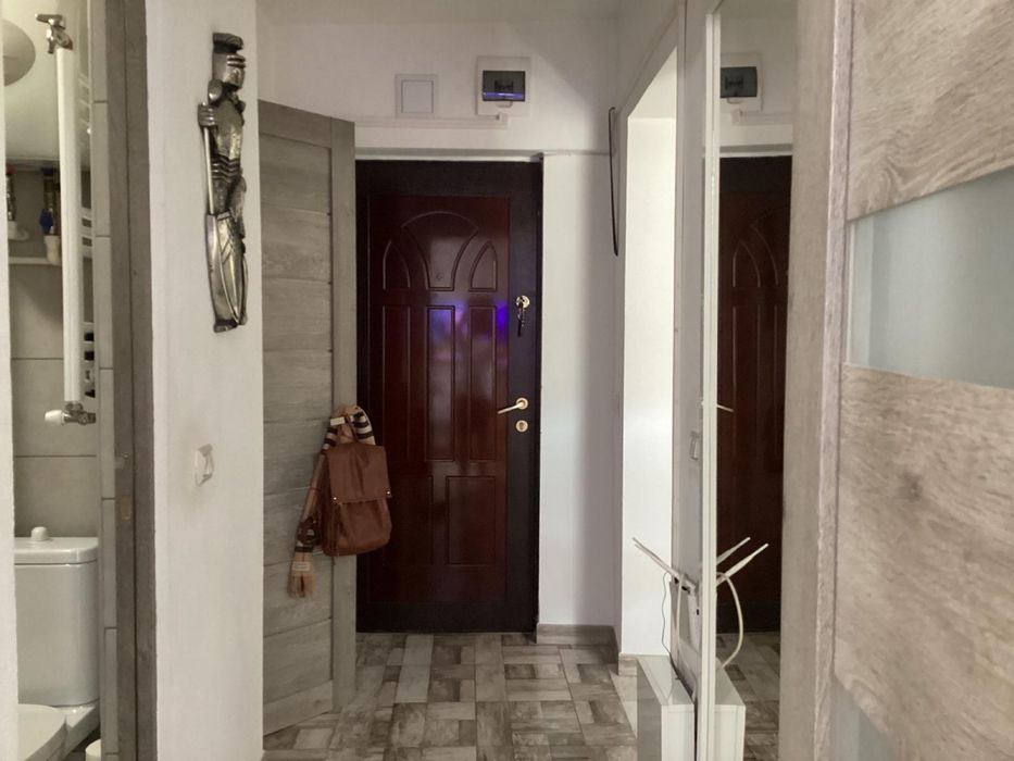 Vand garsoniera in A-uri (Ostroveni) , foarte curata!