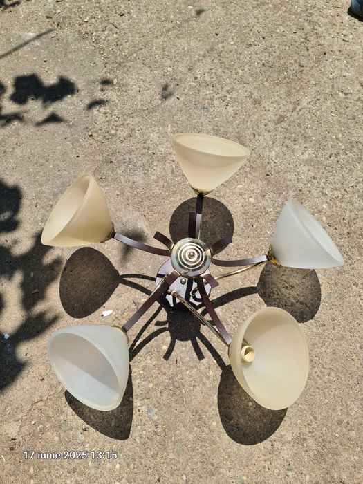 Lustra sticla si metal