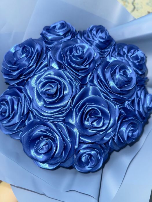 Розы из атласных лент