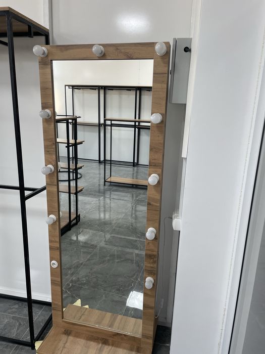 Продам напольное зеркало