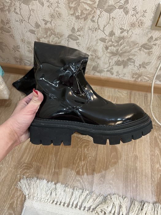 Кожаные ботфорты, Италия