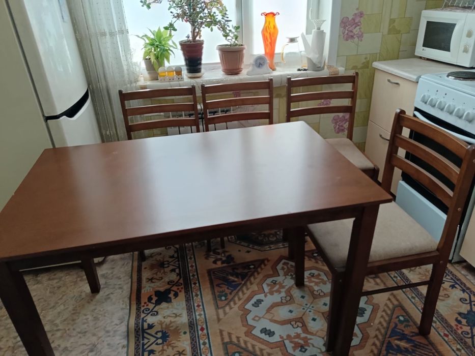 Продам стол и стулья