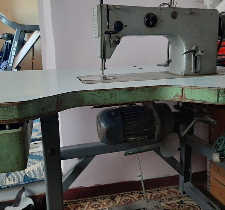 Tikish mashinasi sotiladi