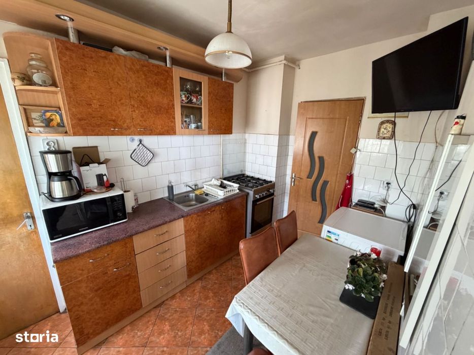 Apartament 2 camere, decomandat - zona Cetate