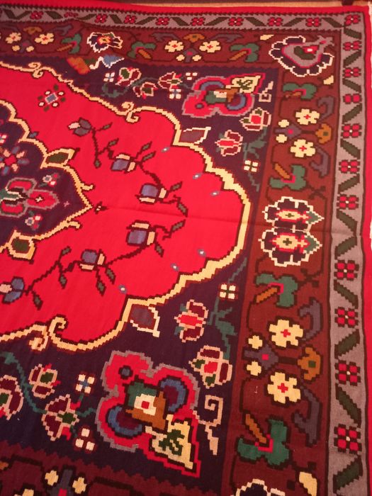 Продавам чипровски килим