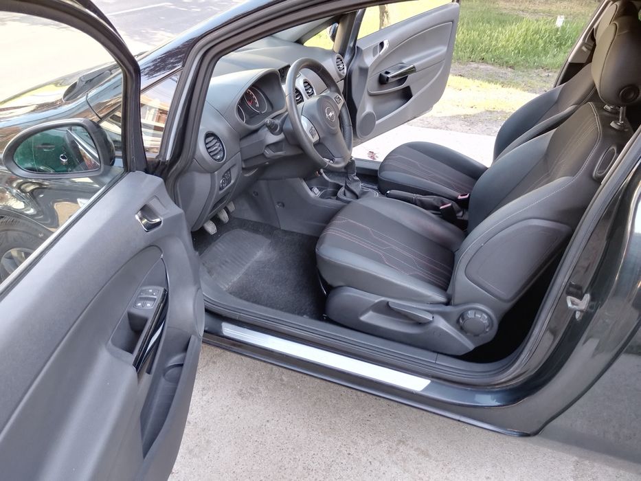 Opel Corsa 1.4i cu 87 cp,an 2012,euro 5,incalzire volan si scaune