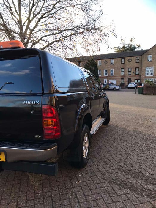 Продавам Toyota Hilux 2011г