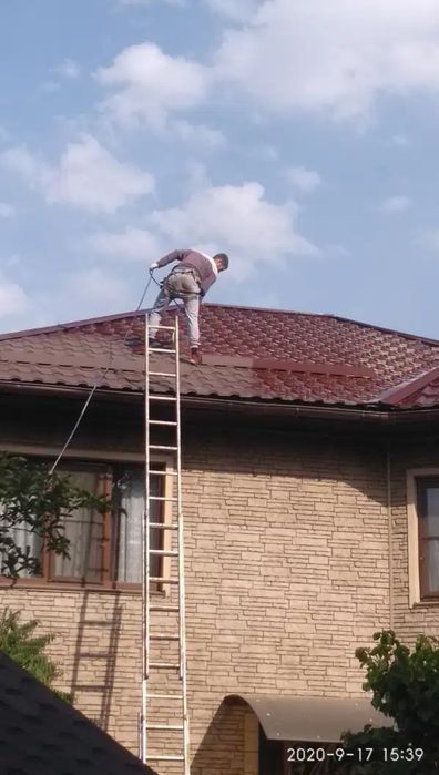 Покраска крыш забора