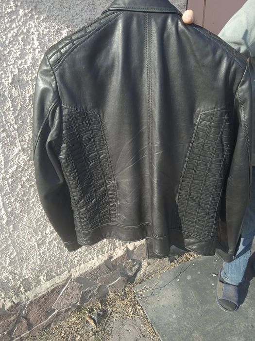 Продается кожаная куртка.