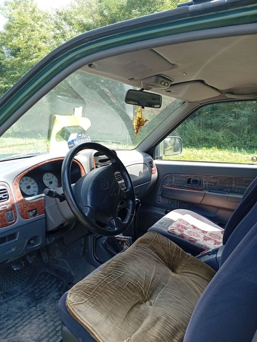 Vând Nissan Navara