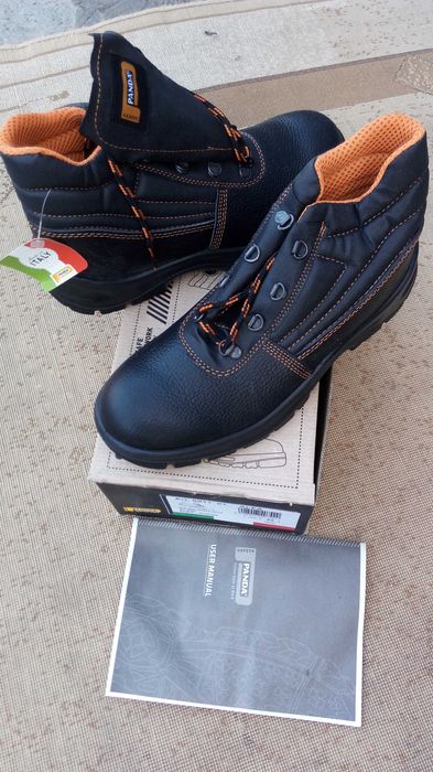 42 размер.Продам ботинки рабочие.