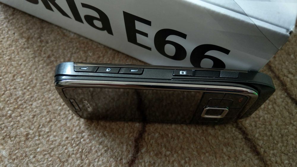 NOKIA E66 made in Finland  lifetimer mic in perfecta stare cu cutia si toate accesoriile originale