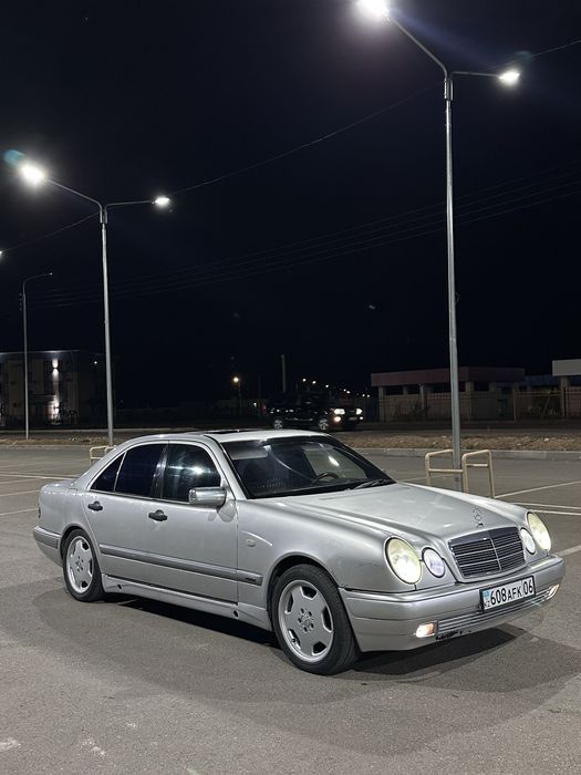 Mercedes E-200